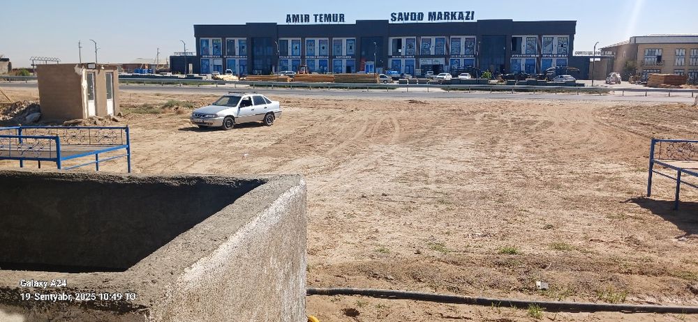 Yittitom markazida bino sotiladi