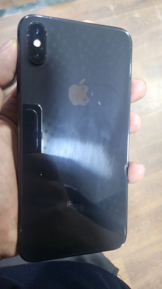 Xs Max сотилади.