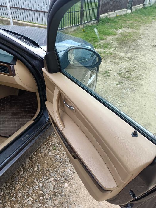 Vând BMW. 318i Motorizare:2.0 benzina.