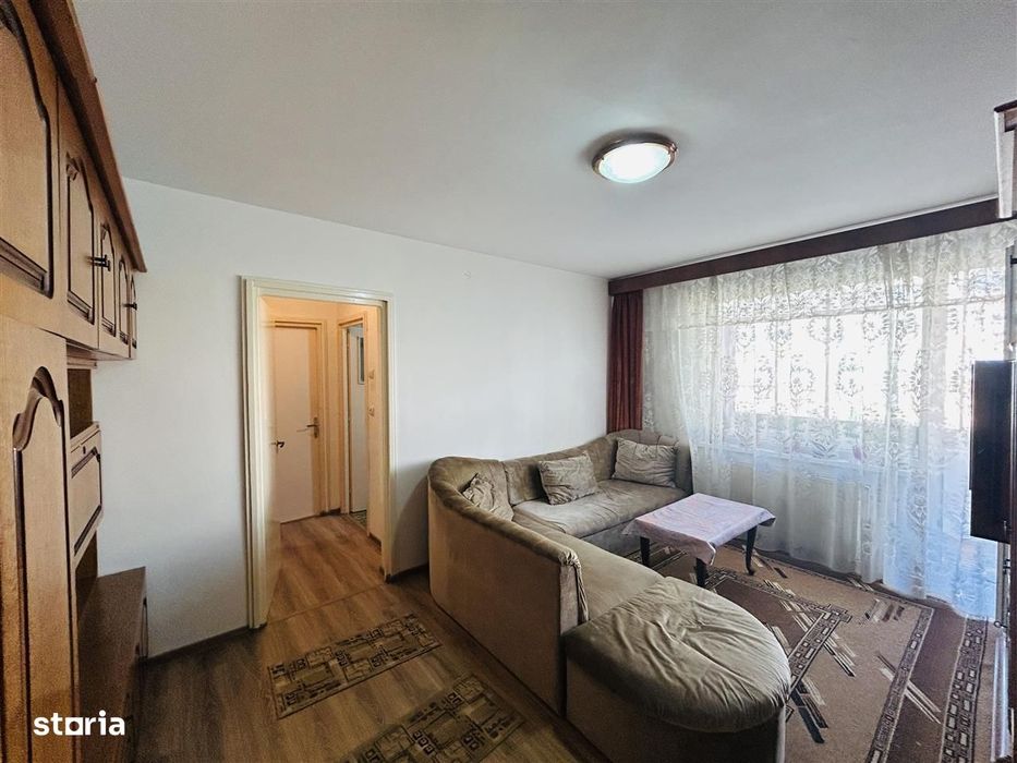 Ap 2 camere + balcon 7 mp, et. 1, bucatarie separata, locatie buna
