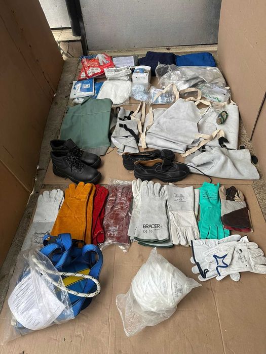 Bocanci salopete combinezon costum vopsitor manusi ham masti filtre