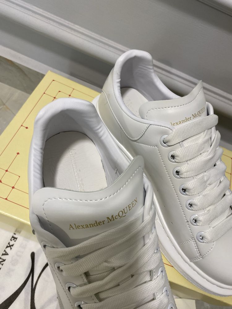 Adidasi McQueen Sneakers