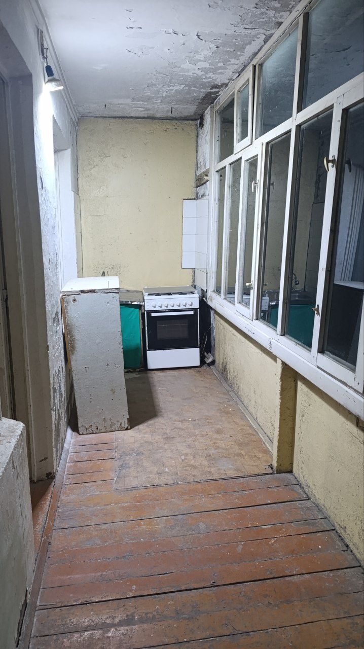 Yunusobod 11 kv mega planet  2/4/4 uy srochna sotiladi bez remont 54 k