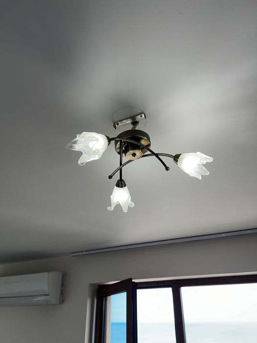 Продавам лампа за таван