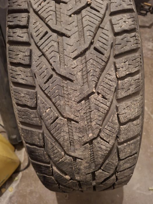 Зимни гуми 205 / 65 / 15