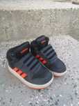 Маратонки Adidas...