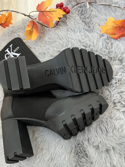 Calvin Klein боти с дебел ток чисто нови