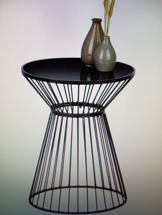 Vând măsuță de canapea nou.