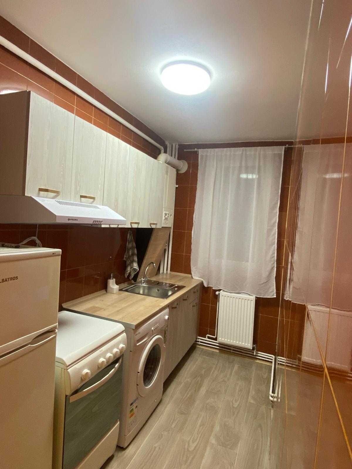 Închiriez apartament pe Luptei