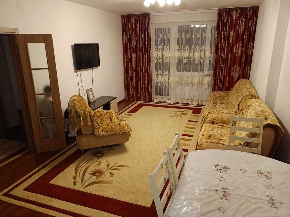 Мягкая мебель - диван и кресло.