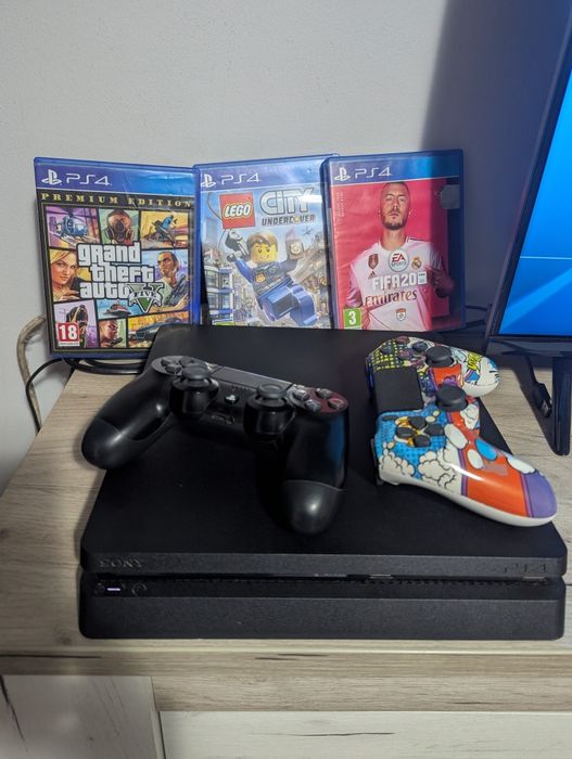 Ps4 slim 2manete 3jocuri