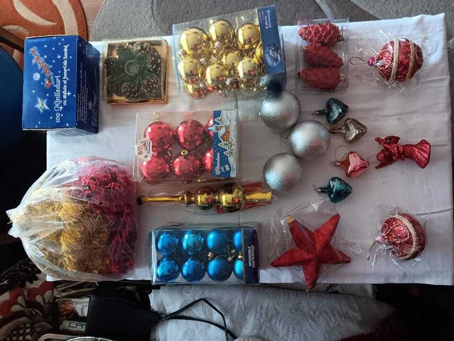 Globuri de craciuni si ,ornamente