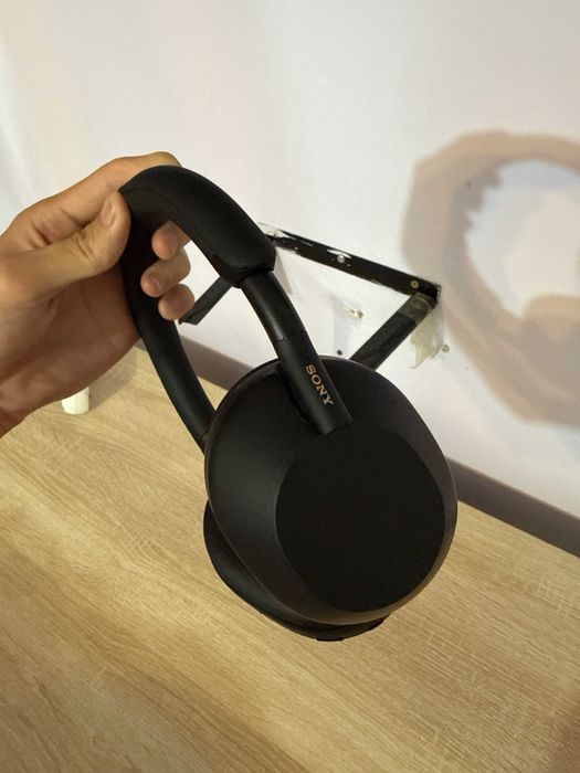 Беспроводные наушники Sony
WH-1000XM5 чёрный