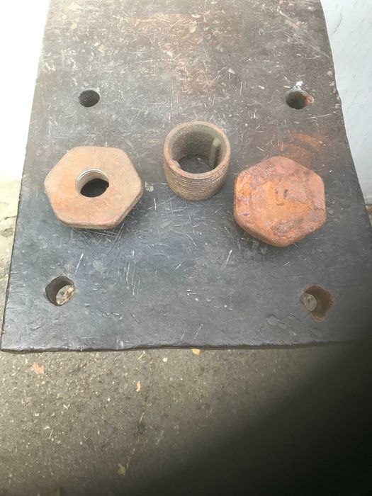 продам футорки и заглушки для радиаторов