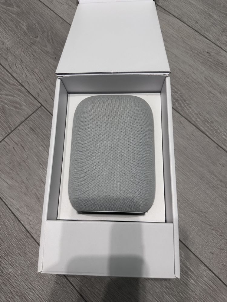 Продавам google nest audio