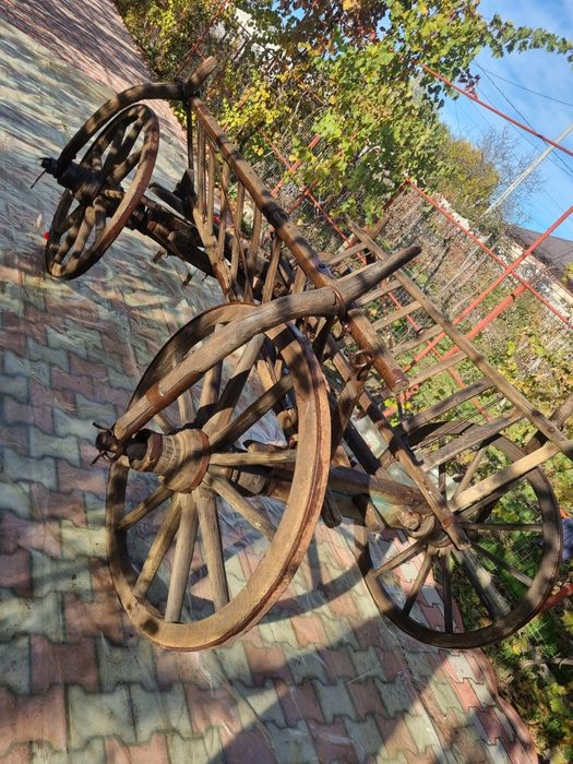 Car rustic vechi de peste 100 de ani!