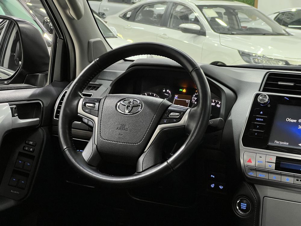 Toyota Prado 150 VX 4.0л Европа. Автосалон Dubai