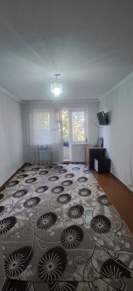 Продаётся 1 ком на ОКТЯБРЕ