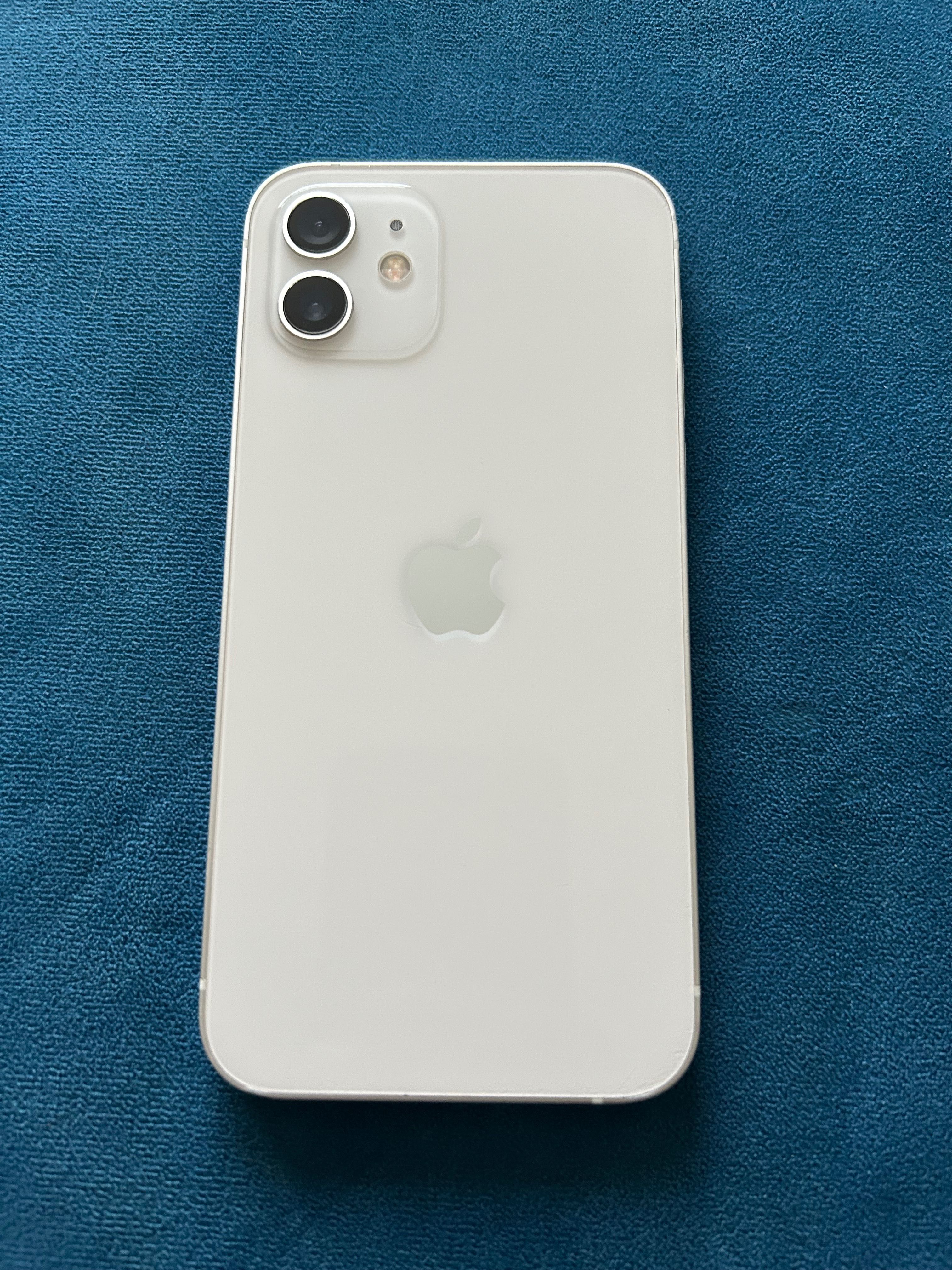 iPhone 12 64 GB бял