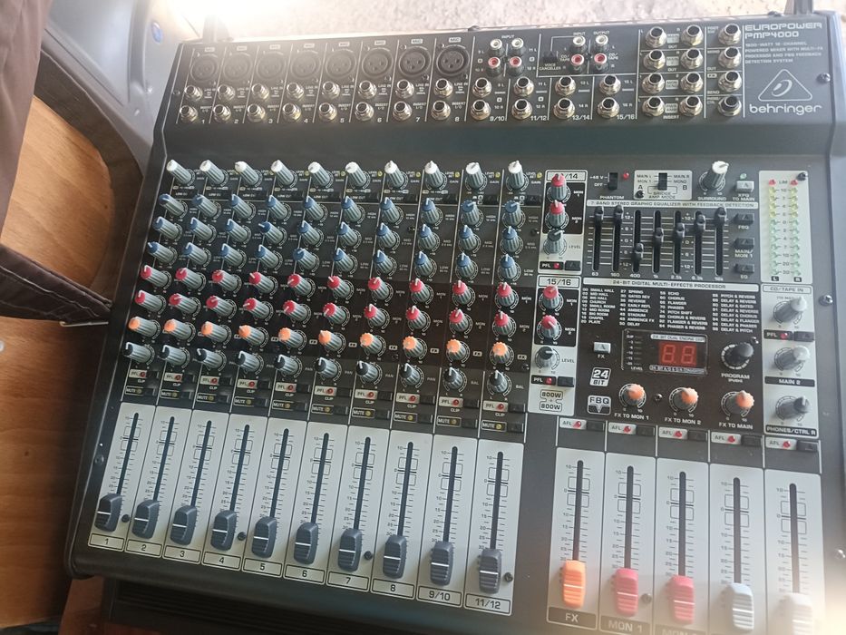 Mixer Behringer PMP4000(activ)