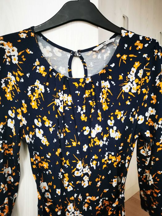 Rochie colorata cu cordon în talie și mânecă lunga