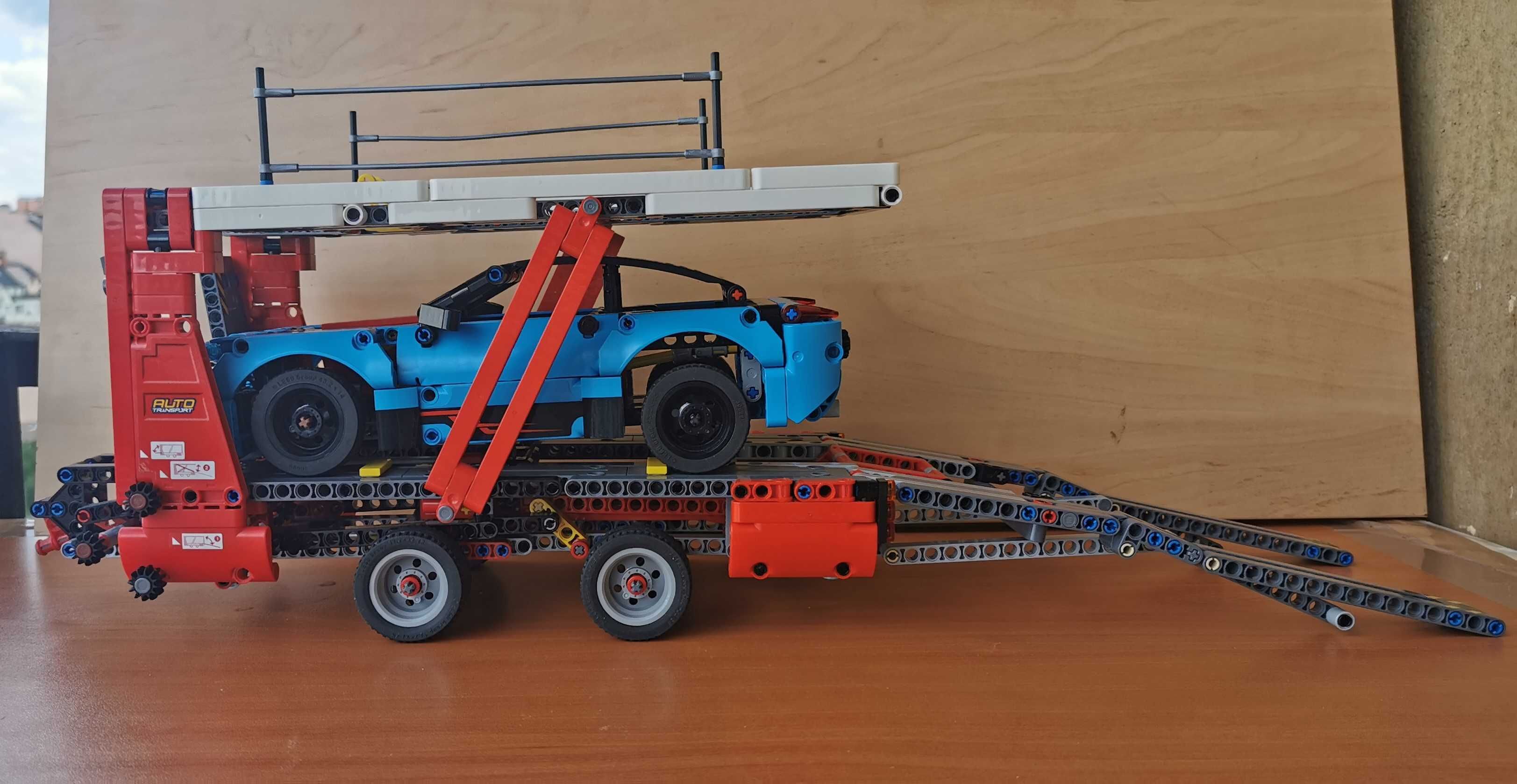 Lego Technic 42098 - Автовоз + 42093 Chevrolet Corvette ZR1