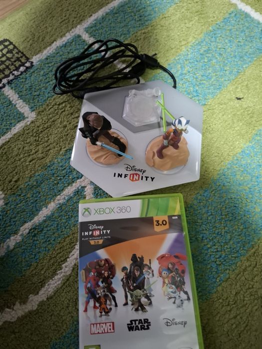 Vand XBOX 360 si sistem KINECT