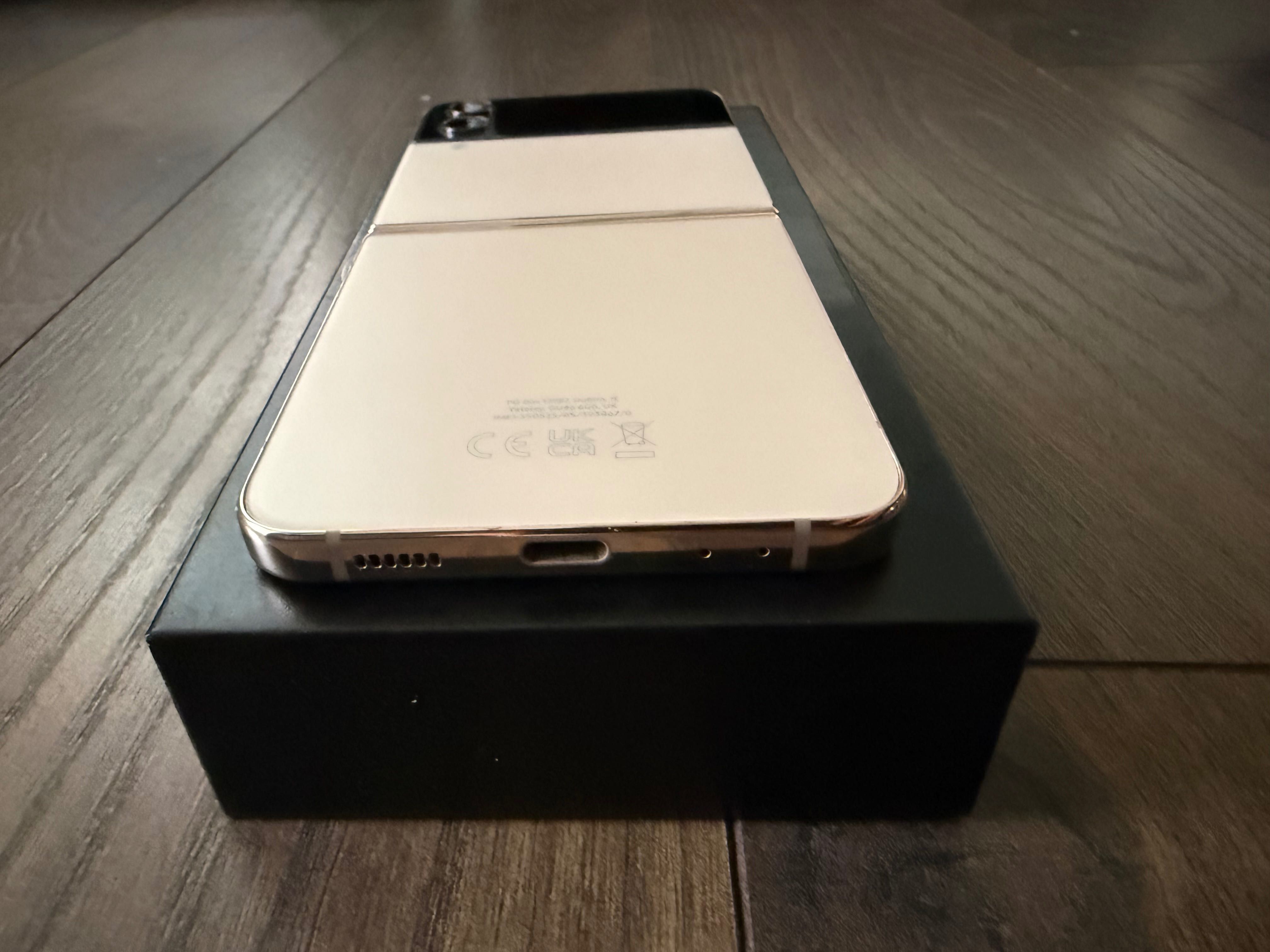 Samsung Galaxy Z Flip 4, 256GB, Pink gold