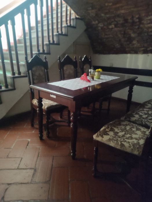 Vând masă lemn masiv cu 6 scaune