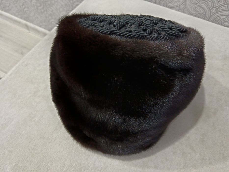 Норковая женская шапка в отличном состоянии. Цена 15000тг (торг)