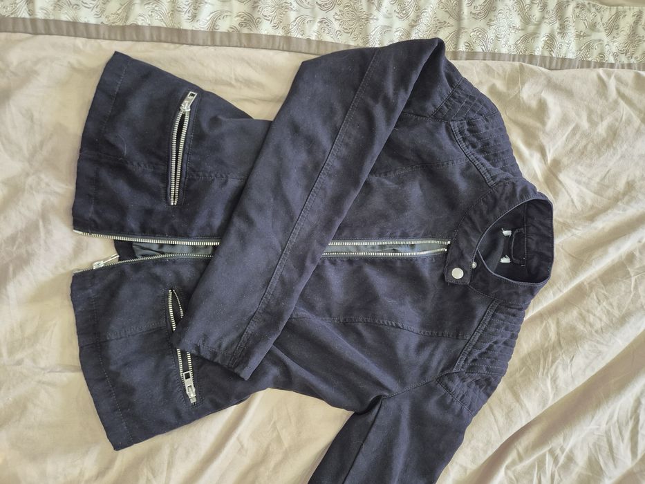 Черно есенно  яке