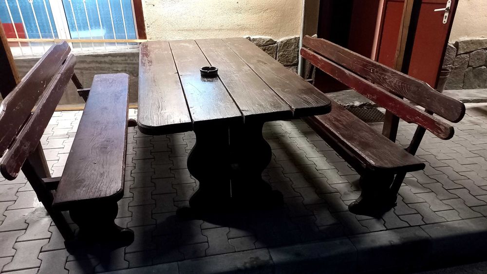 Комплект маса с две пейки