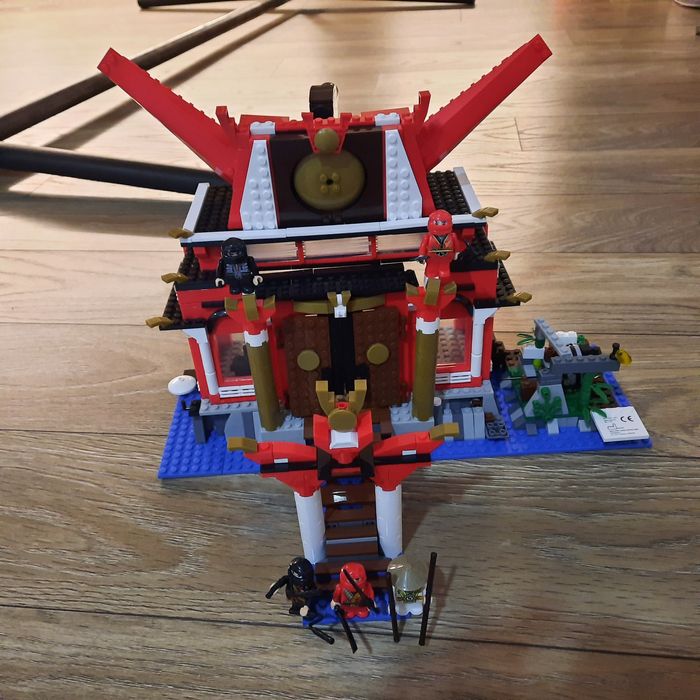 Конструктор,914 части.Без липсващи части.Реден веднъж от нов.