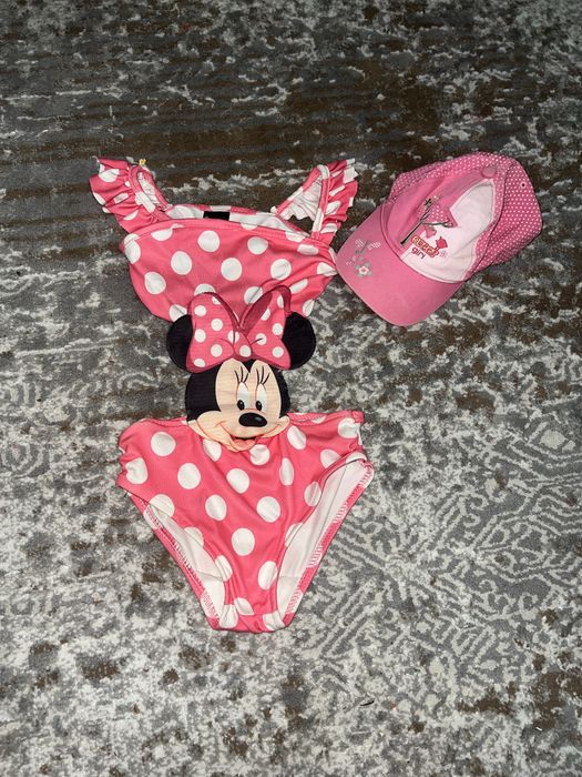 Купальник и кепка