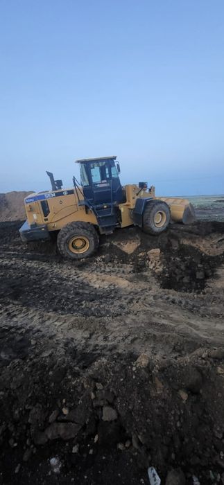 Продам фронтальный погрузчик sem 655D.