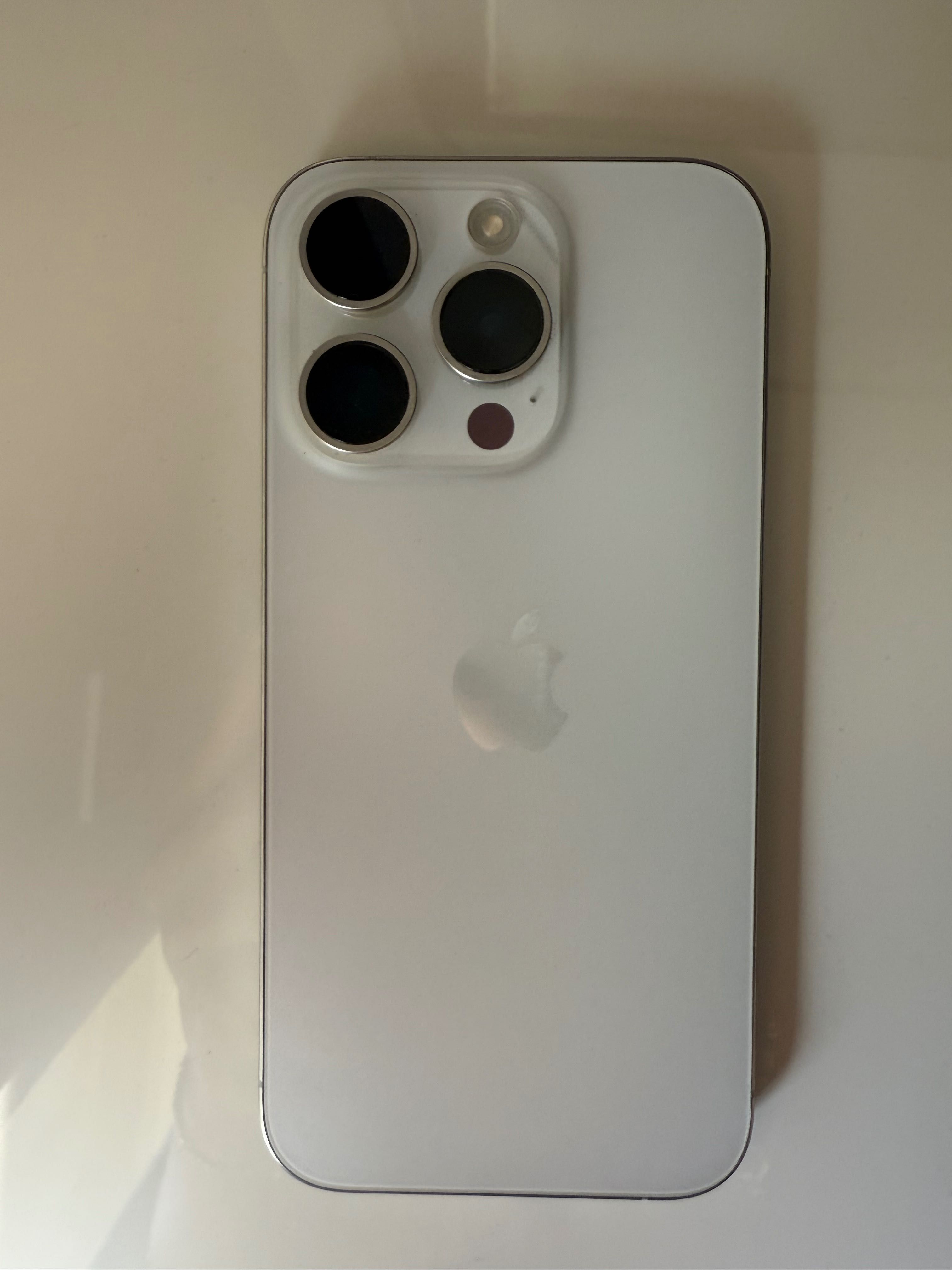 Продавам iPhone 15 Pro
