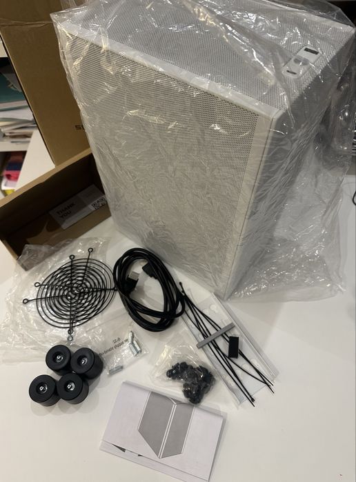 Combo carcasa SFF Meshlicious alba si Cooler AIO Bitspower