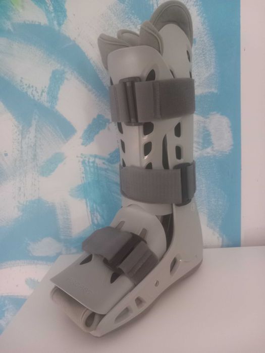 Orteza pentru imobilizare picior ...AIRCAST (ESTE NEFOLOSITA)