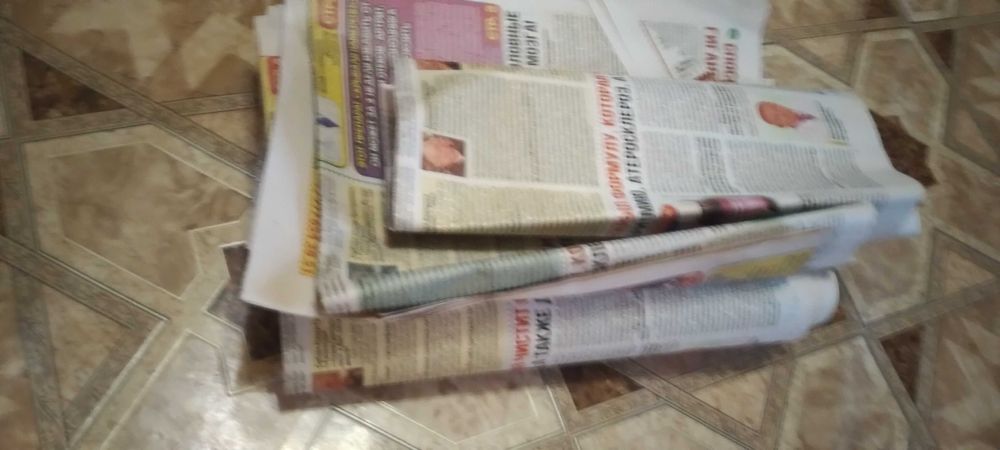 Хозяйственный инвентарь  старые бумаги