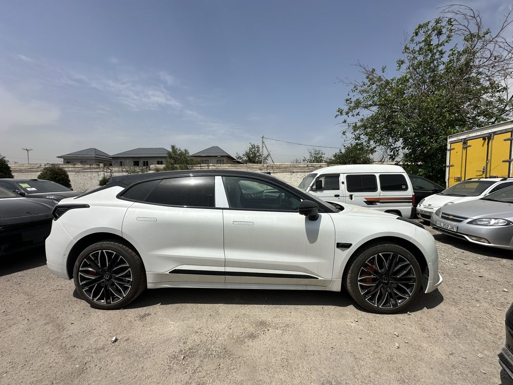 Zeekr 001 You Z sport Full 656 km Notarusga tayyor