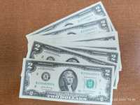 Пачка 2 долларовых банкнот