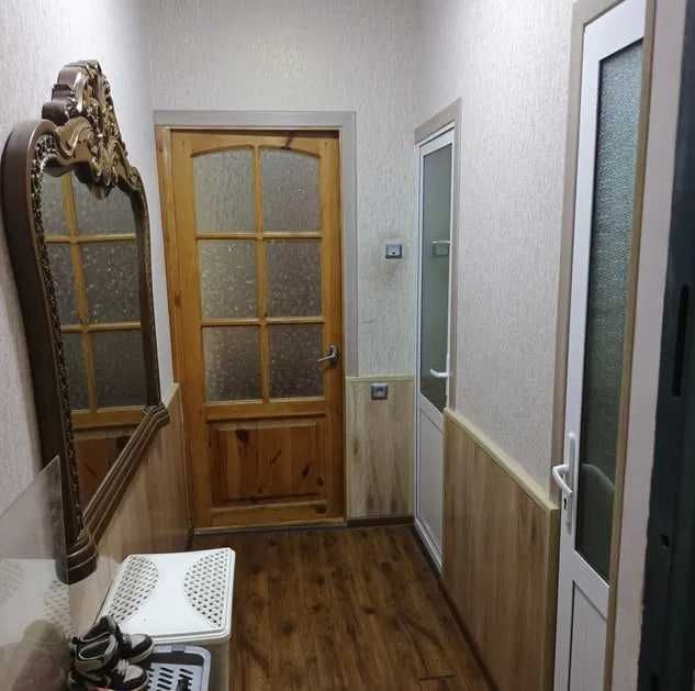 Купить двух комнатную квартиру на Юнусабаде 15 квартал, м Туркистон !