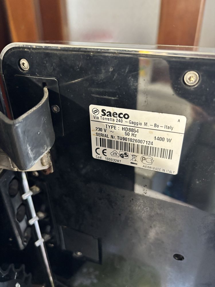 Продавам кафеавтомат Saeco Exprelia