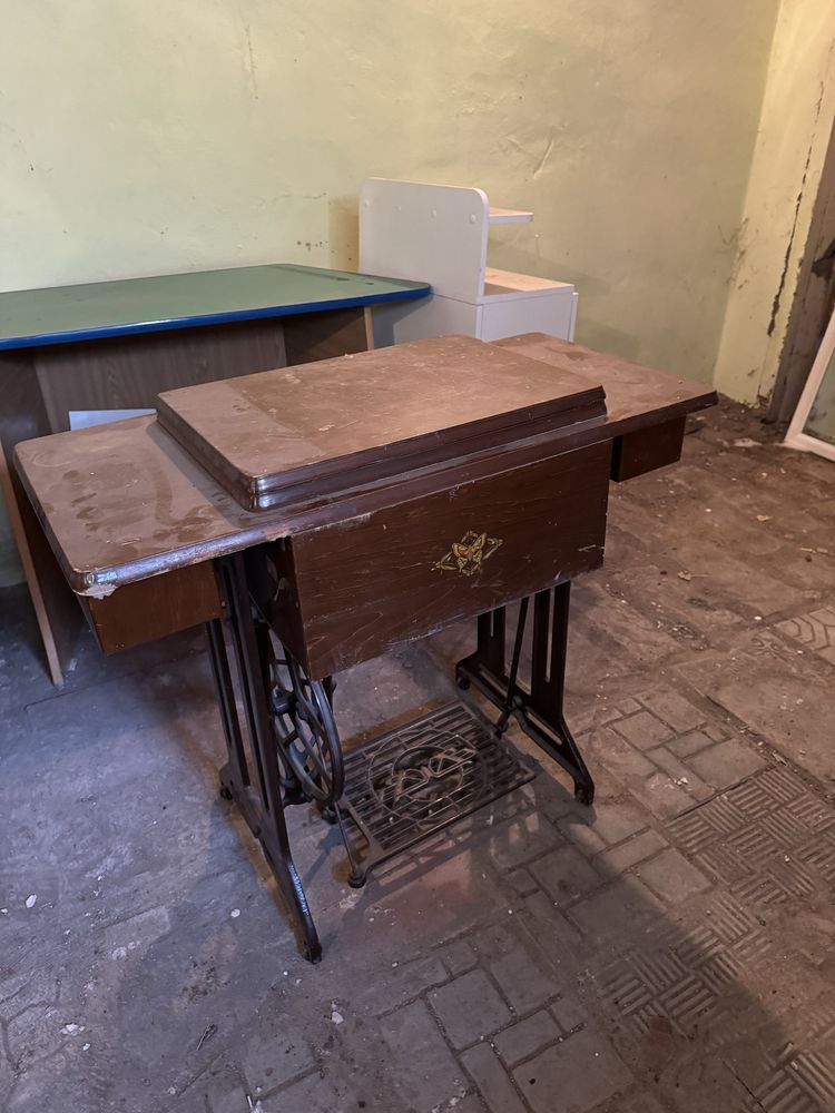 Продам швейную машинку Зингер