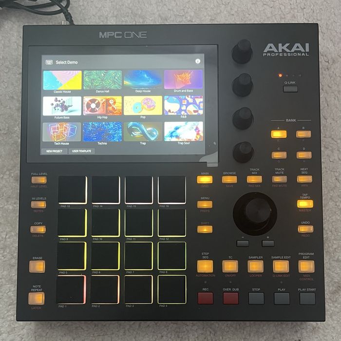 AKAI MPC ONE Workstation
