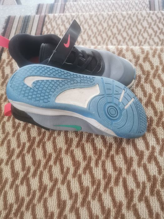 Nike маратонки 33 номер