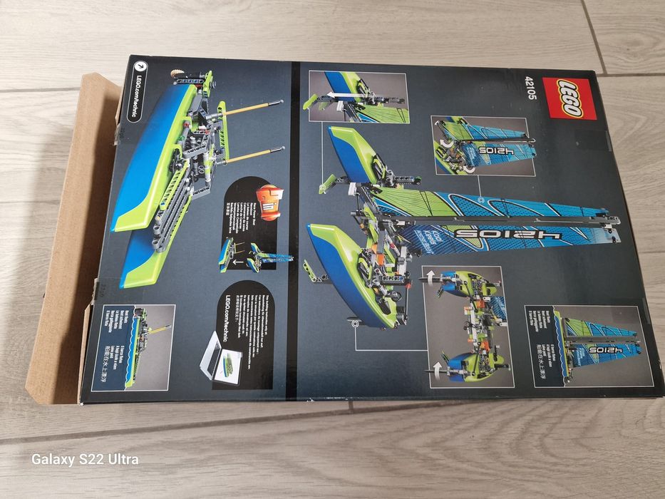 Vând Lego Technic Catamaran