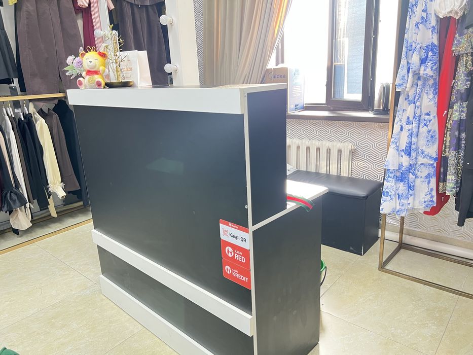 продам ресепшн и пуфик