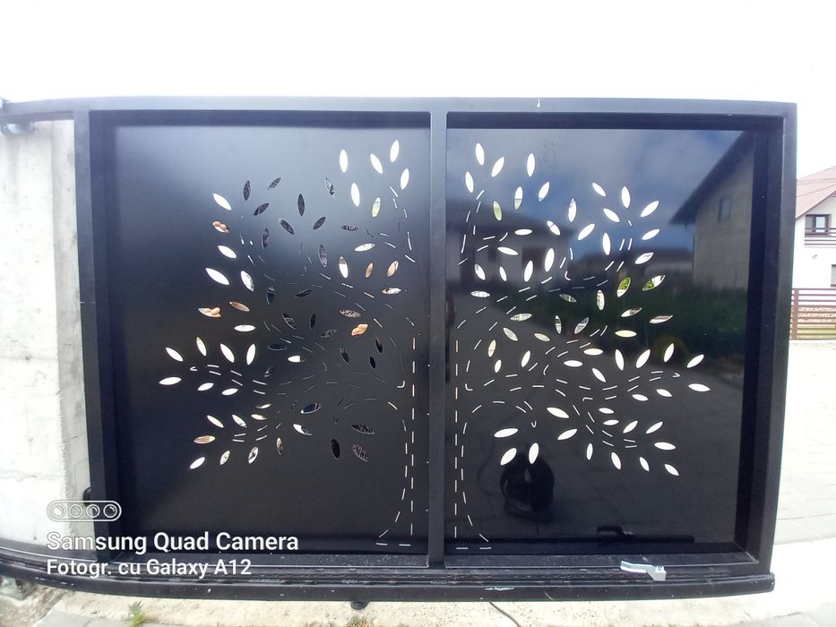 Poarta autoportanta si pe sina la comanda