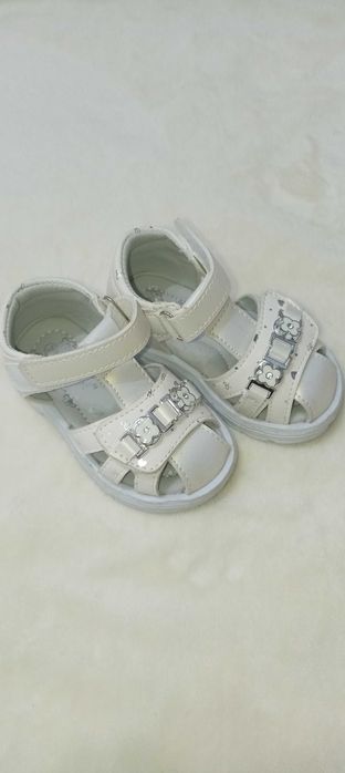 Продам детскую обувь (для девочки) б/у